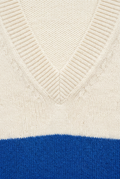 Ivory ribbed V-neck knit detail